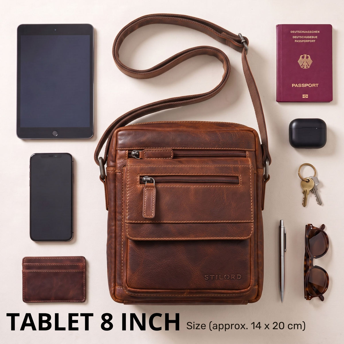 Malá plochá pánská crossbody z hovězí kůže salerno hnědá, přední pohled s kapsami na zip, 8" tablet a ražba STILORD